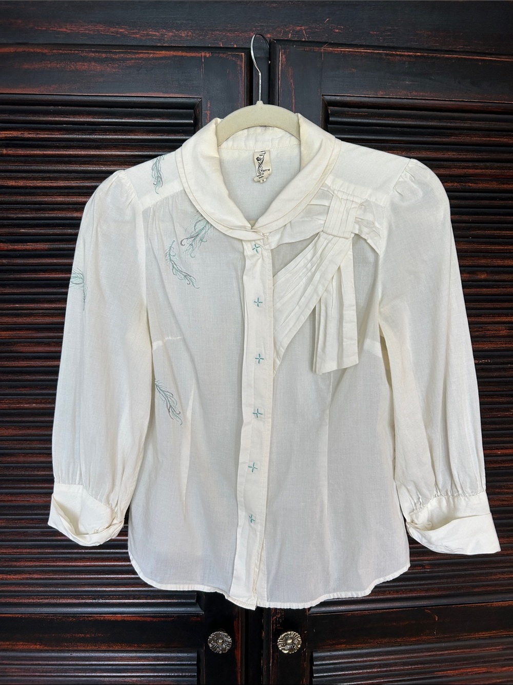 Floreat Cream Button-Front Blouse with Floral Label